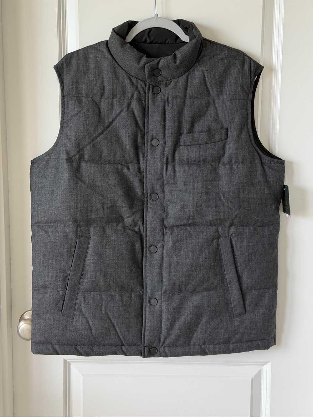 Jos. A. Bank Men's Reversible Quilted Vest in Charcoal - M